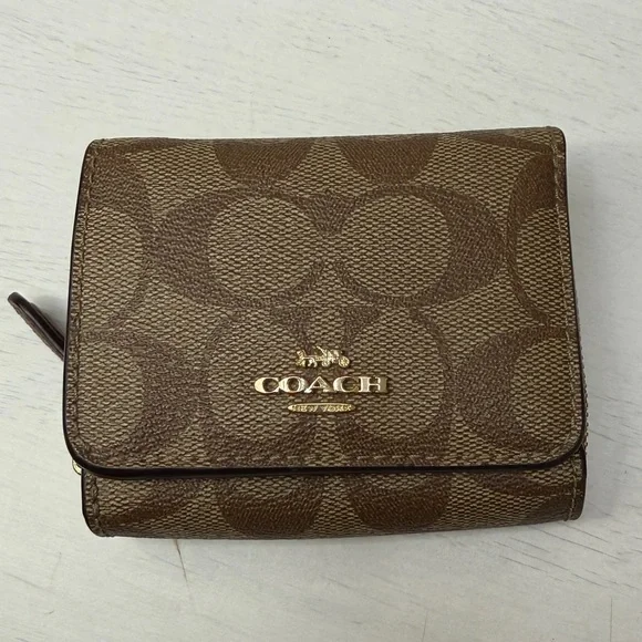 Coach Small Trifold Wallet In Blocked Signature Canvas - Picture 8 of 8